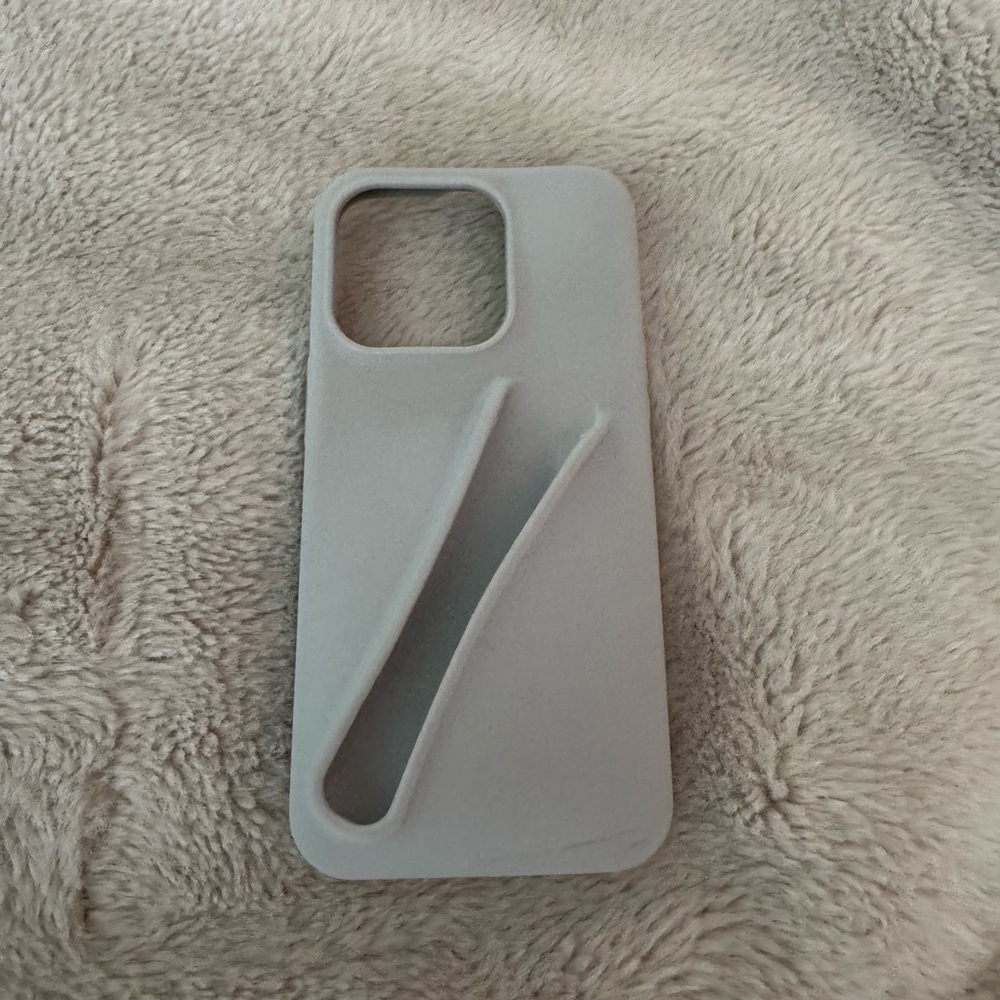 iPhone 15 pro lip gloss holding case